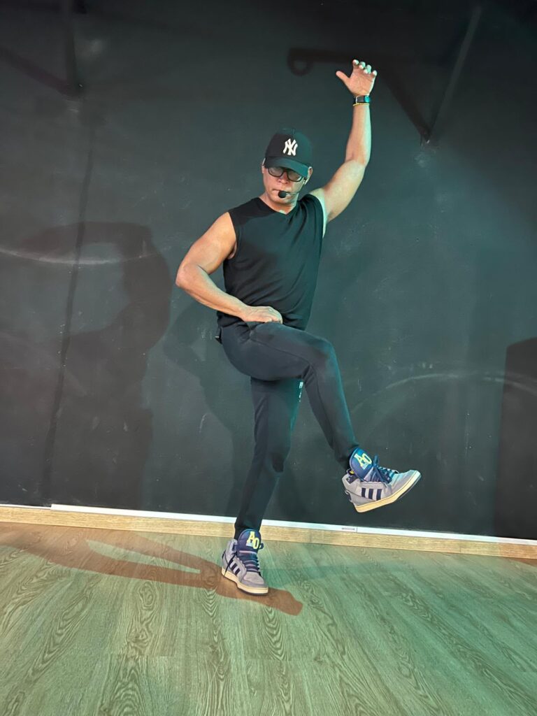 Ricky, profesor de salsa cubana en Puerto Colón, Tenerife