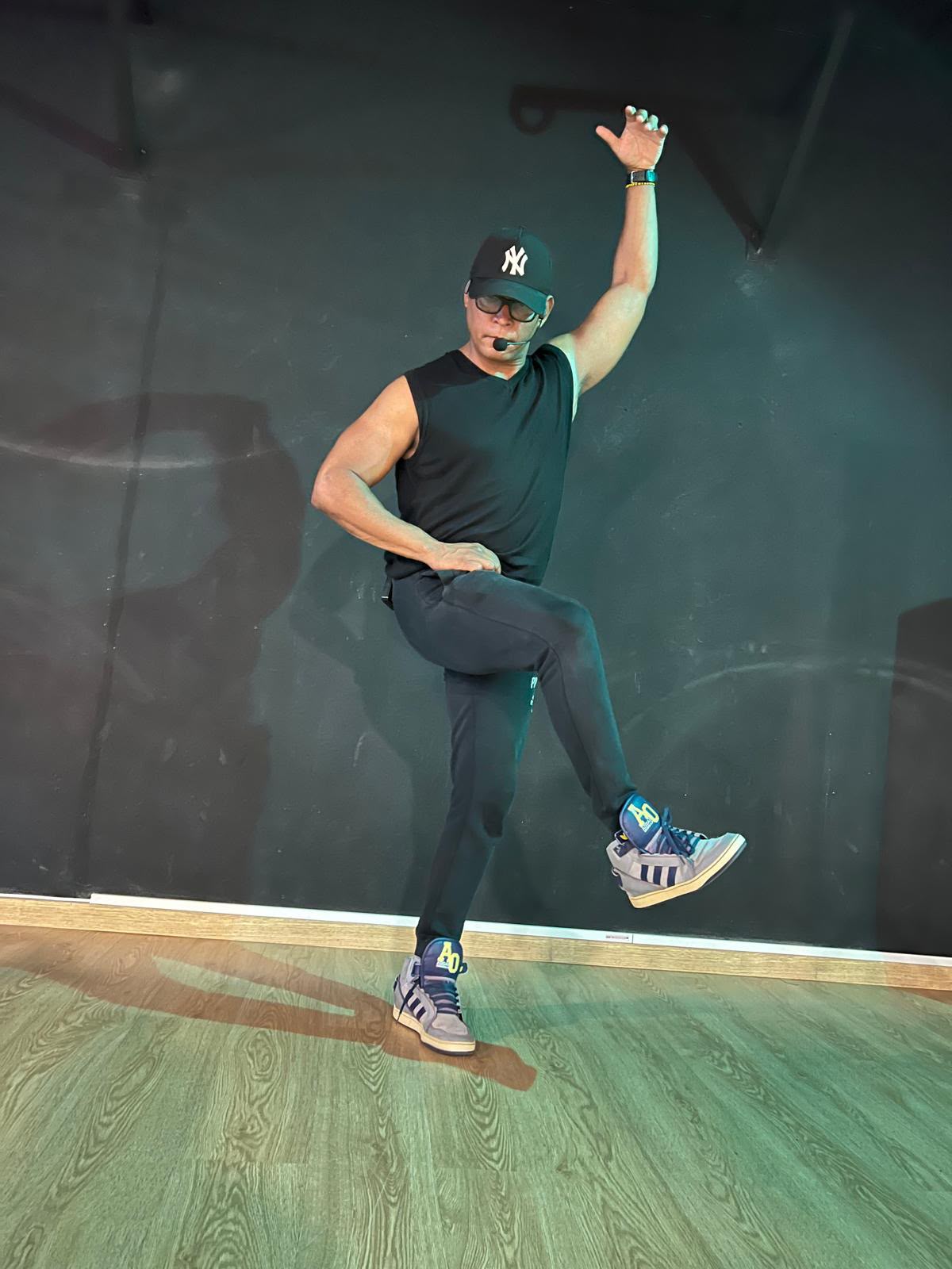 Ricky, profesor de salsa cubana en Puerto Colón, Tenerife